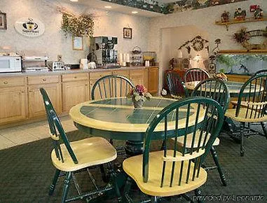 Super 8 By Wyndham Three Rivers 