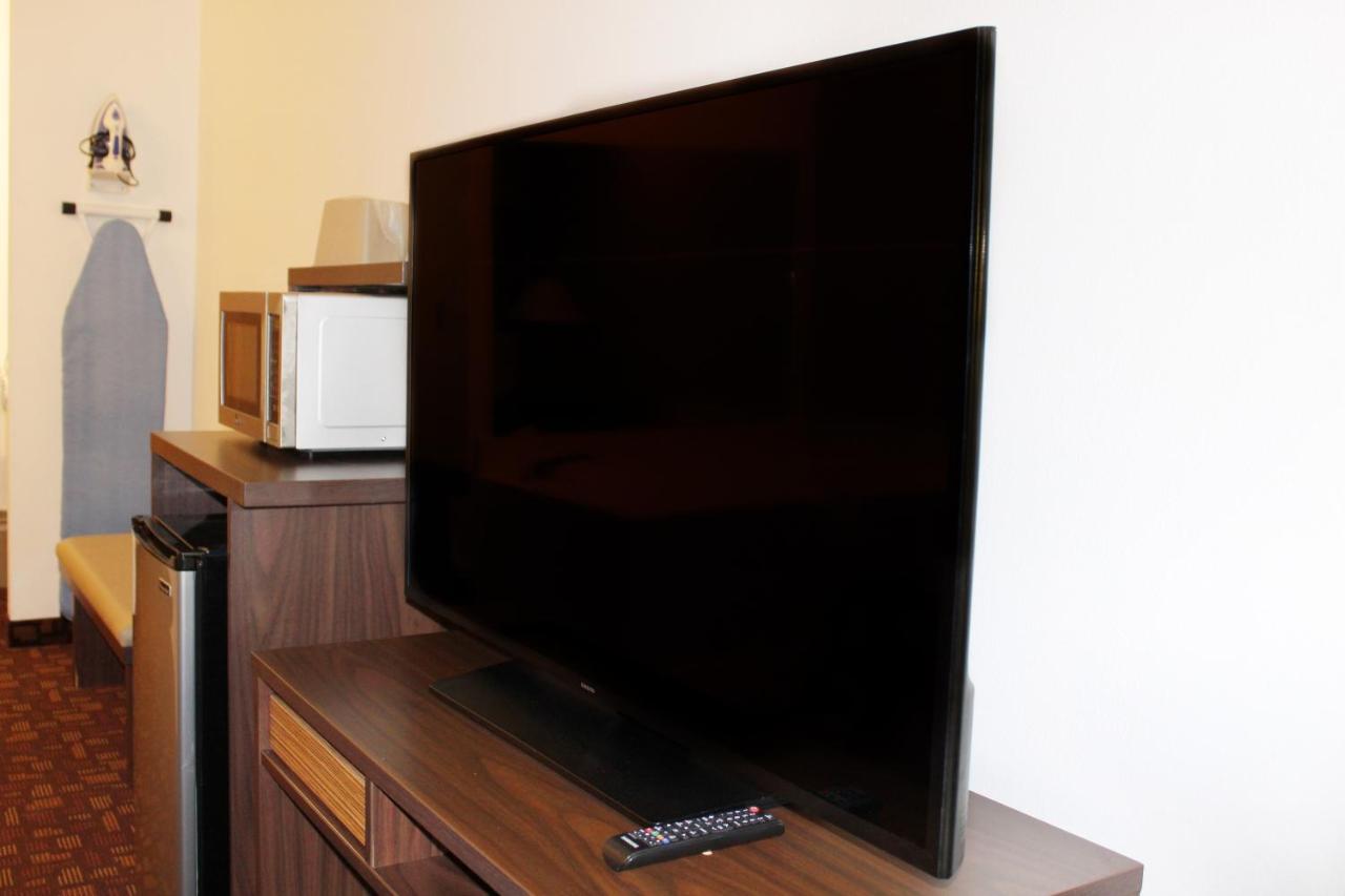 Super 8 By Wyndham Hotel Three Rivers