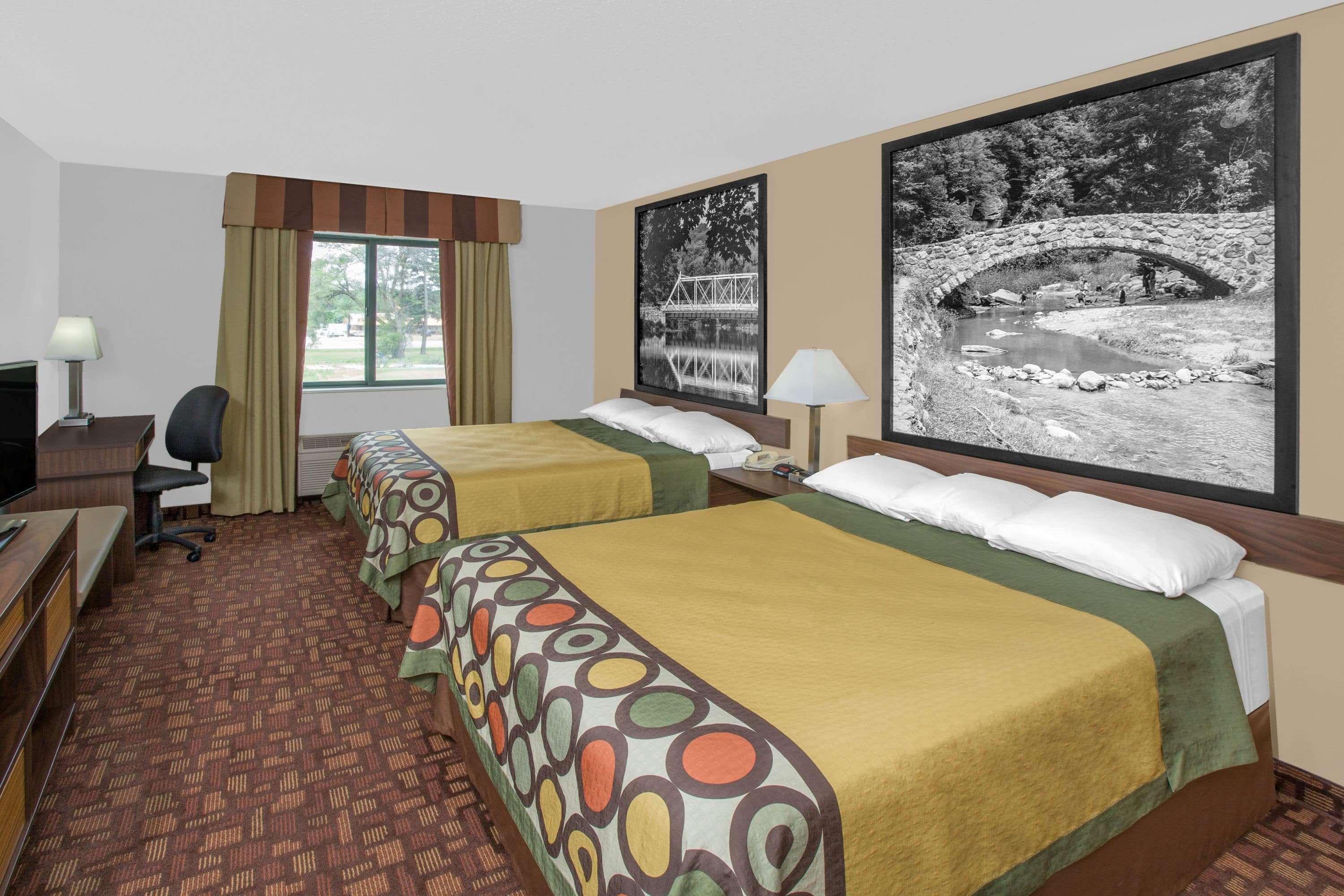 Super 8 By Wyndham Three Rivers