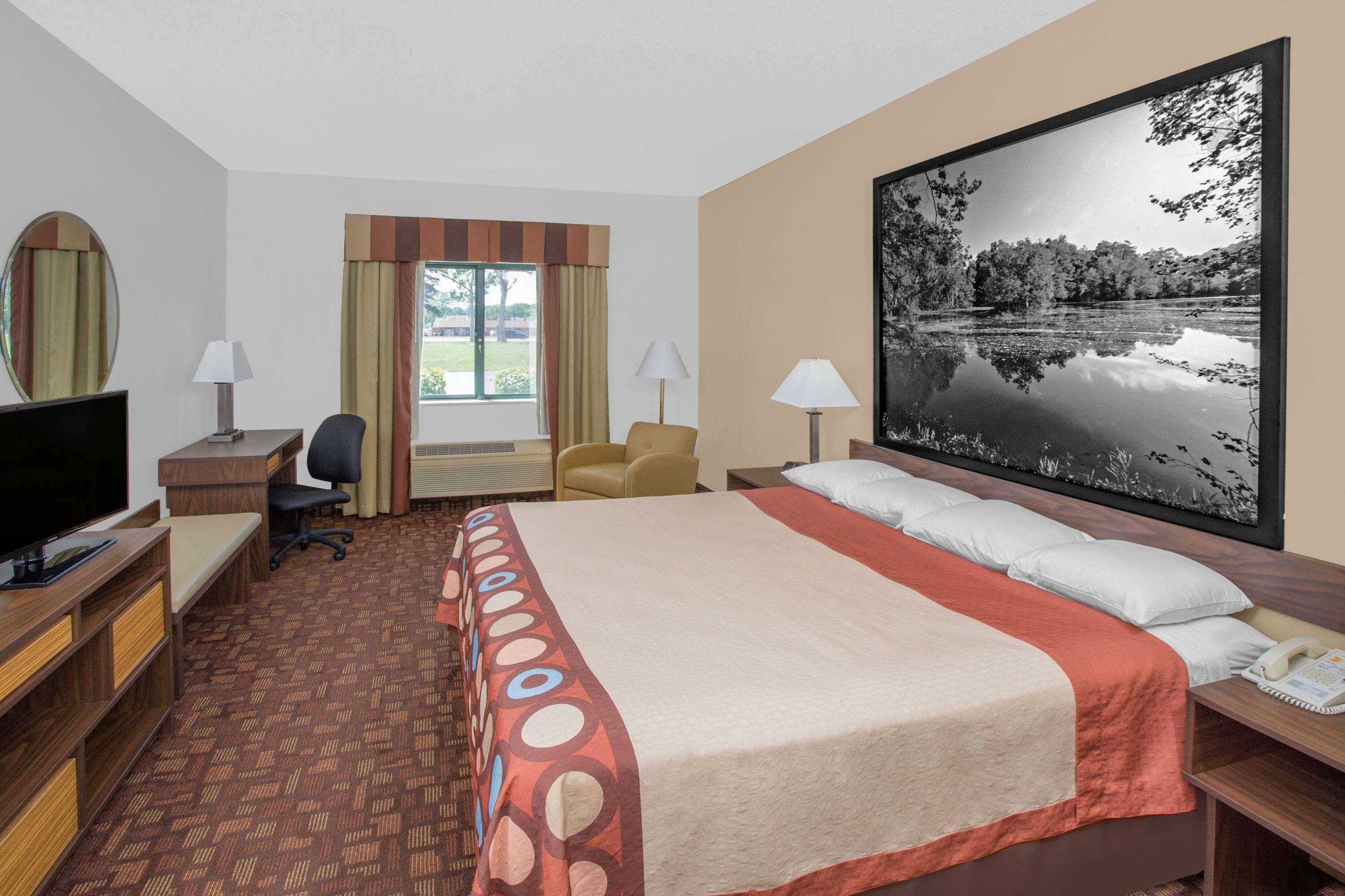 Super 8 By Wyndham Three Rivers